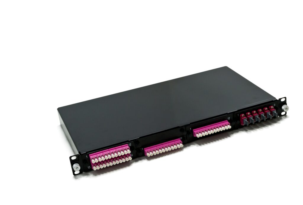 Panel 1U 19″, kapacita 4 modulov