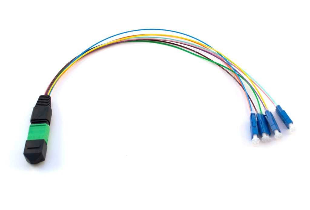 1x12f MTP – 04x MDC 900um 08-fiber direct split