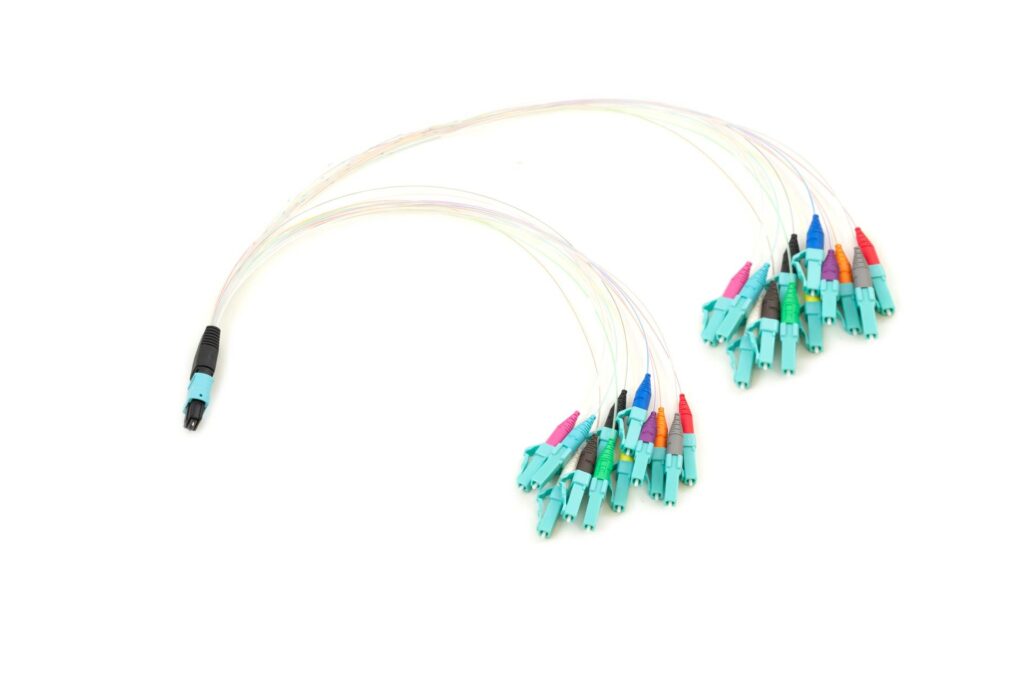 1x24f MTP na 24xLC 900um Priame rozdelenie 24 vlákien