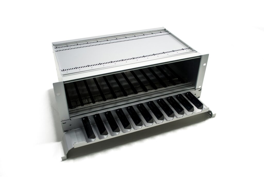 4U-19-inch-WENDY-vertical-module-carrier-closed