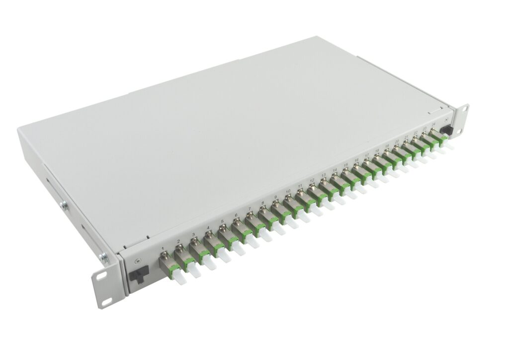E2000 1U patch panel – with adapters